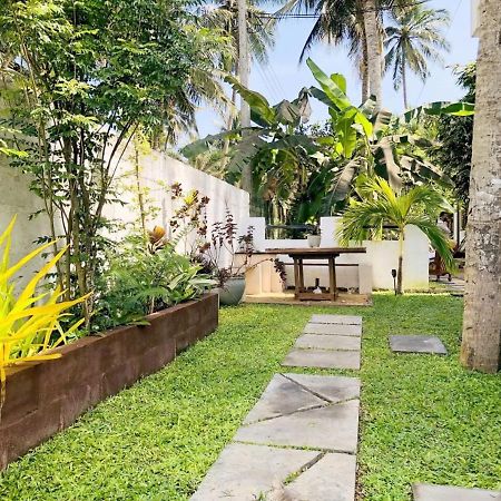 Ayona Beach Villa Katuneriya Esterno foto