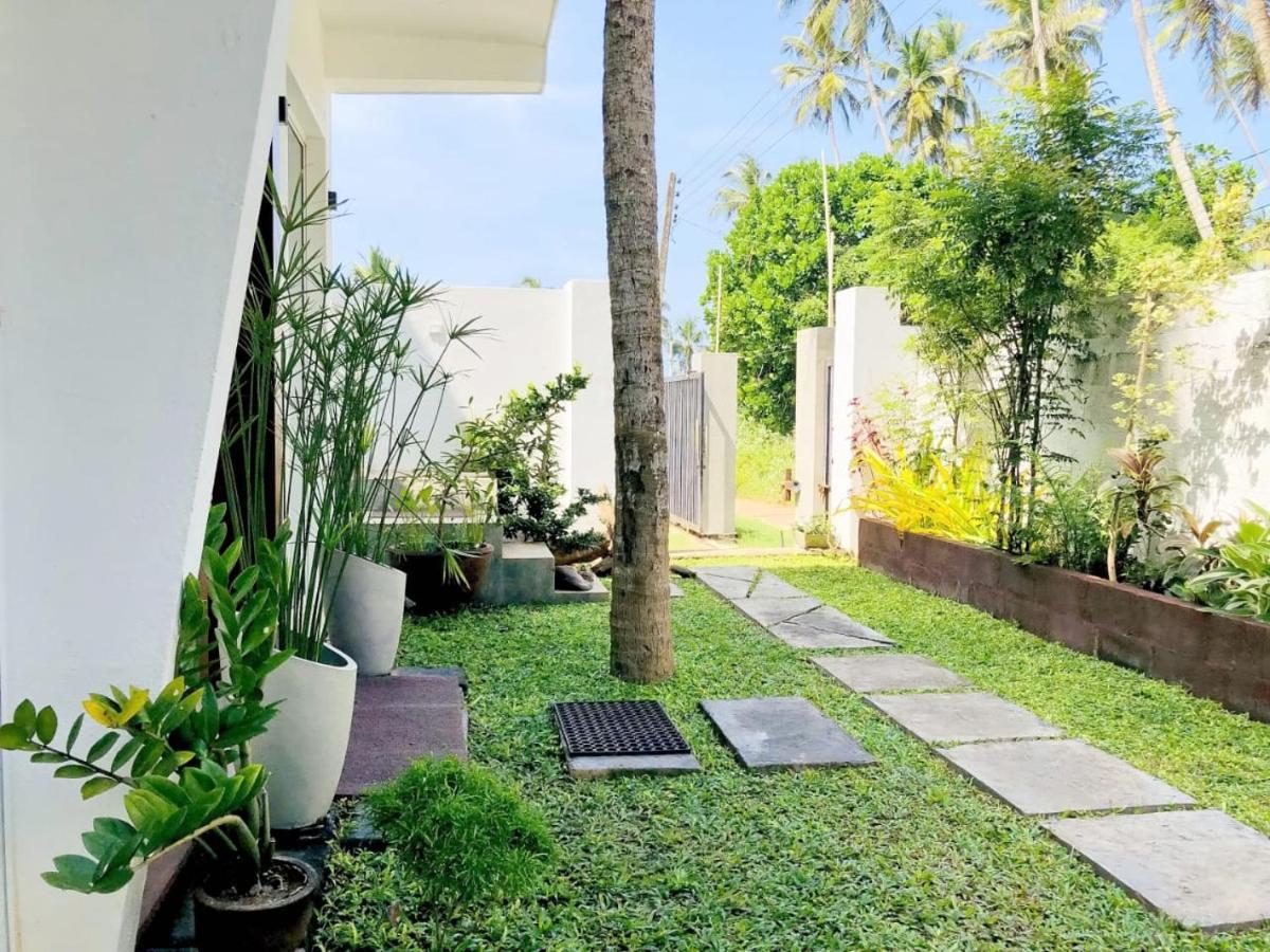Ayona Beach Villa Katuneriya Esterno foto